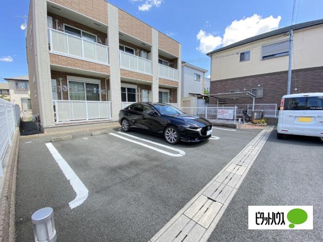ミーティア　Ⅲ（203） 駐車場