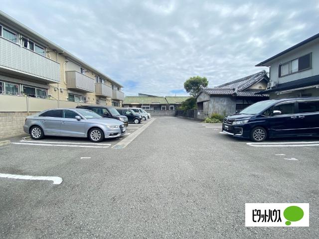 シャローズ（201） 駐車場