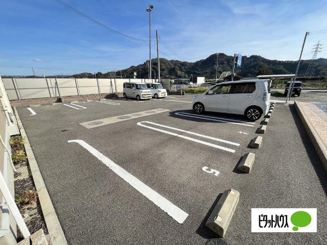 スミール・モーテ（103） 駐車場