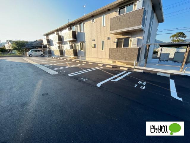 グランクレージュ有田川　B棟（B111） 駐車場