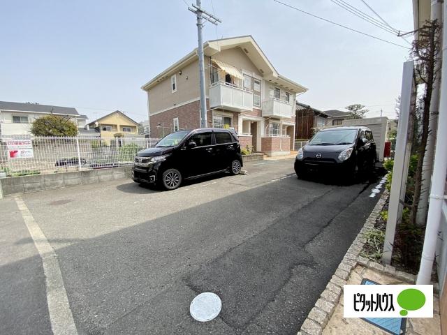 ラフィーネ関戸Ⅱ（102） 駐車場