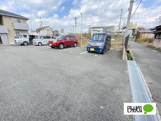 グレイスコート（102） 駐車場