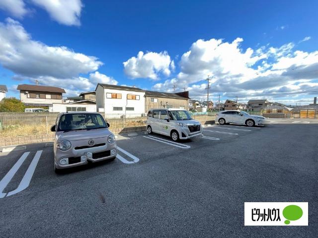 クリント　ブライアント　３号館（102） 駐車場