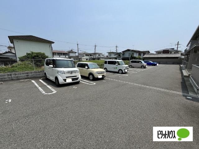 D-room栄谷（102） 駐車場