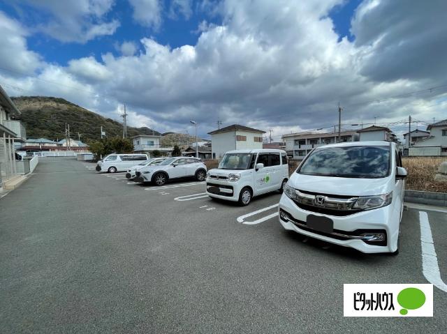 D-room栄谷（102） 駐車場
