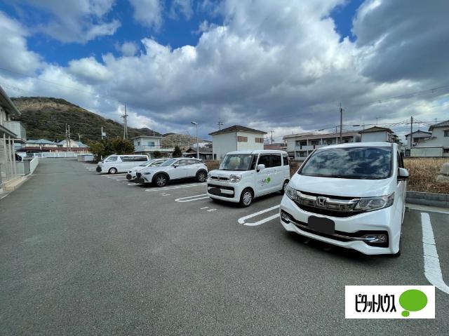 D-room栄谷（102） 駐車場