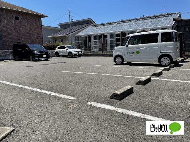 メゾン･モンテリベール　Ⅱ（107） 駐車場