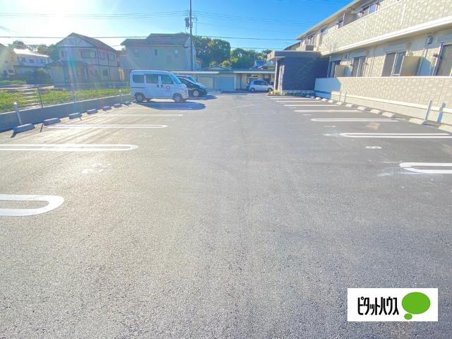 ブリエテラス（105） 駐車場