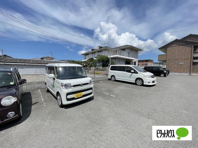 モナリエ道（203） 駐車場