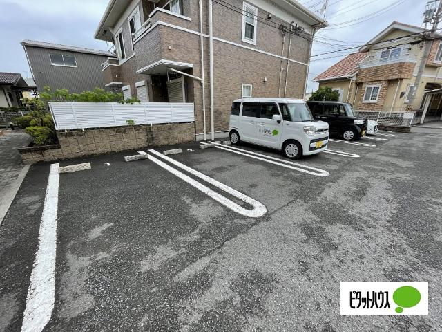 プレシャスコートＫ東松江Ⅱ（202） 駐車場
