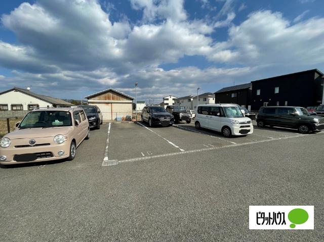 イソラ フェリジェ（205） 駐車場
