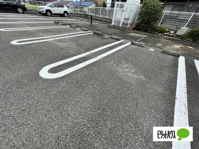 カーサ・フィオーレⅠ（205） 駐車場