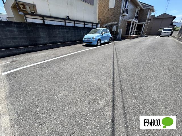サンクレール（102） 駐車場