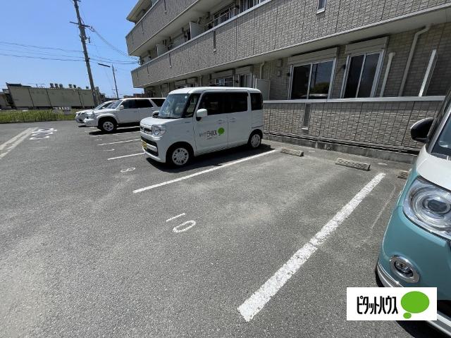ソワサントゥ ヴァレ（307） 駐車場