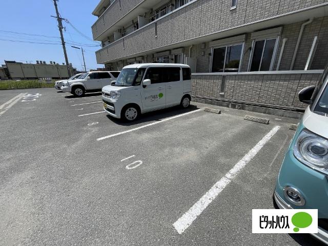 ソワサントゥ ヴァレ（307） 駐車場