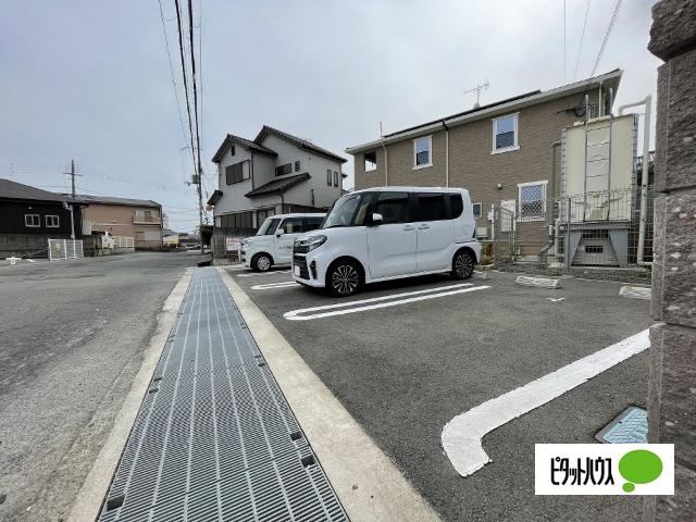 アン・ソレイユ（202） 駐車場