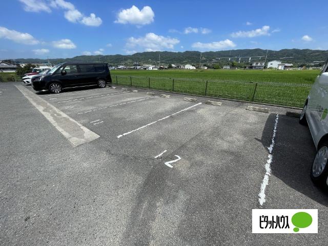 グランモア ミヤビ（206） 駐車場