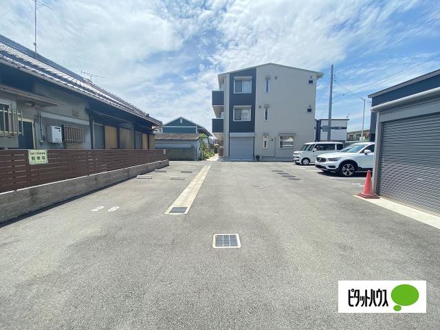 リーフ クレール（102） 駐車場
