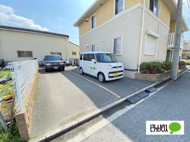 ウエスト ヒルズ（102） 駐車場