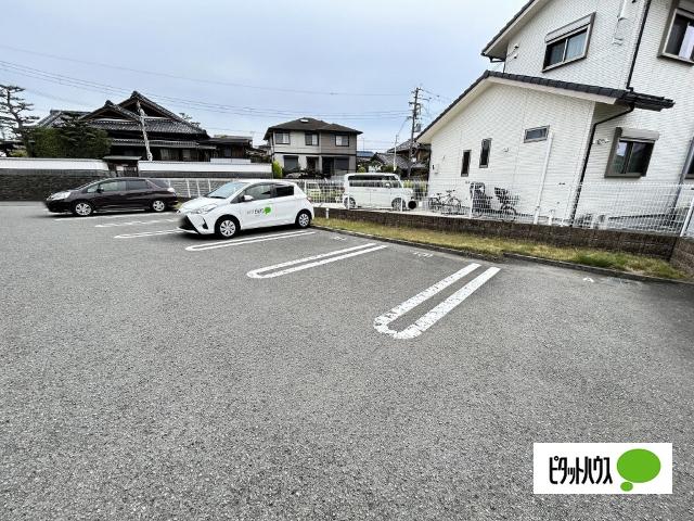 それいゆ東小二里（105） 駐車場
