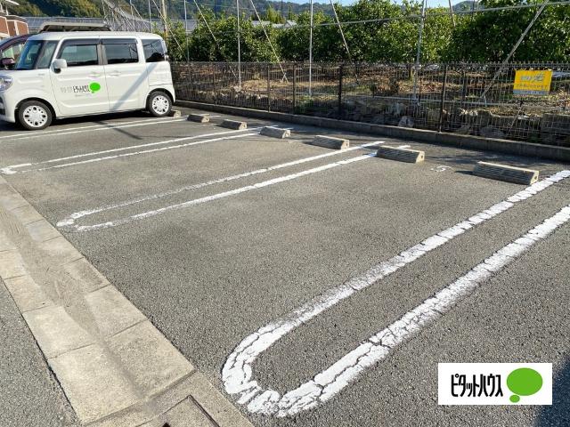 フレスコリーリオ　Ⅰ（102） 駐車場