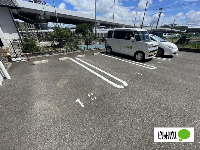 ソル グルージャ八軒家（103） 駐車場