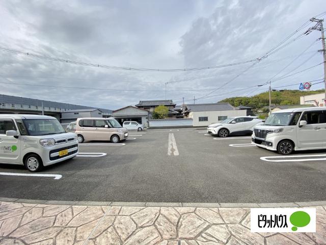 アムール・リアン（102） 駐車場