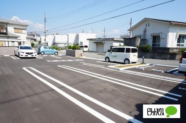 ラ・ルーチェ（105） 駐車場