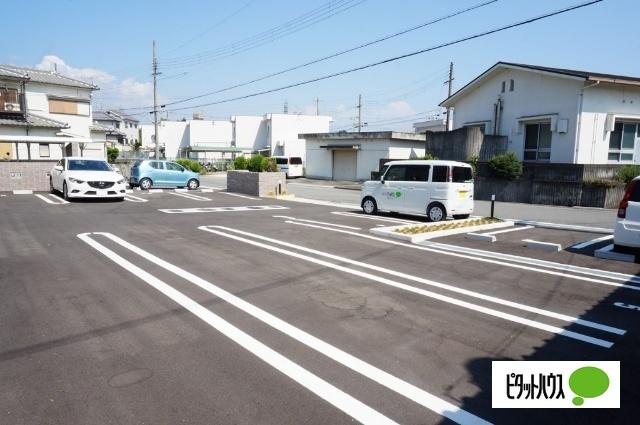 ラ・ルーチェ（105） 駐車場