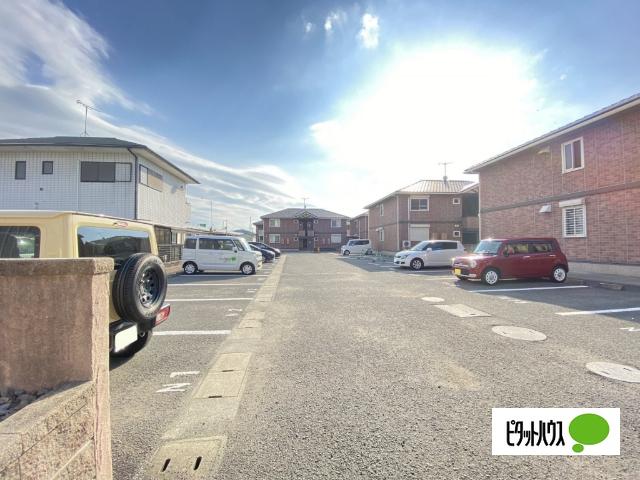 ピノ コラ（107） 駐車場