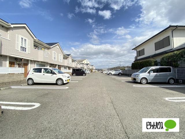 ソレイユＭ（201） 駐車場