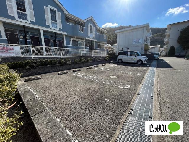 メゾンドヴェール西浜（103） 駐車場