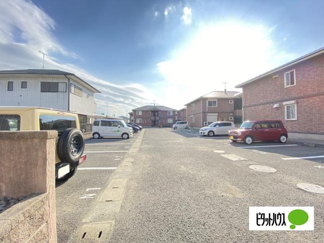 ピノ コラ（107） 駐車場