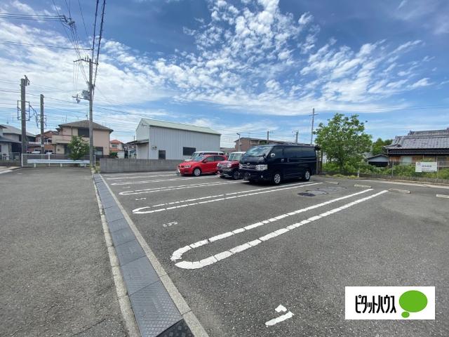 メゾンドヒル（101） 駐車場