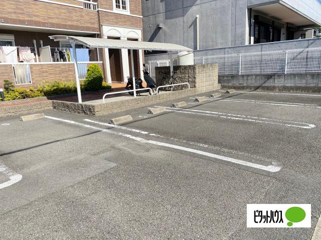 プレシャスコートＫ西浜（101） 駐車場