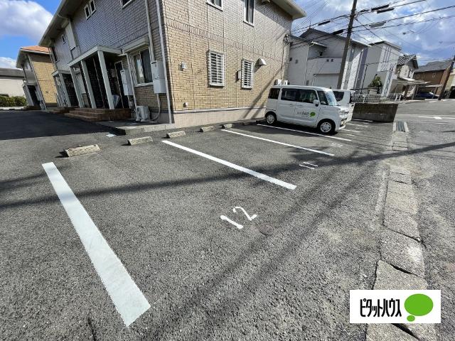 ハイ フィールド栄谷　A棟（A202） 駐車場
