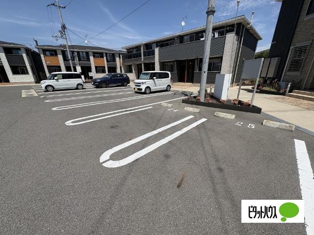 ミレ　グランデ　Ⅳ（205） 駐車場