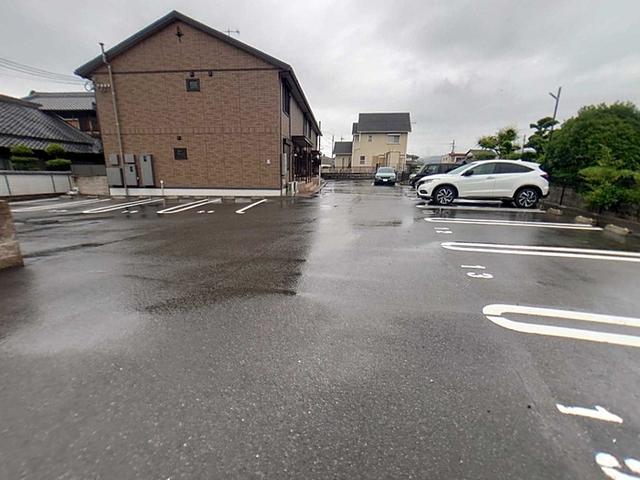 Lａ　ｆｉｇｕｅ（ﾗ ﾌｨｰｸﾞ）（102） 駐車場