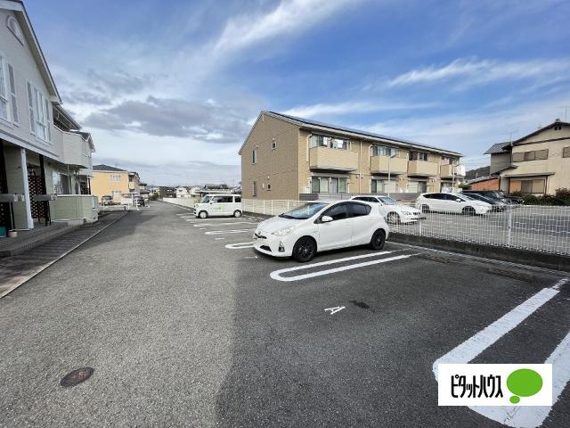ア・ラ・モード井辺（202） 駐車場