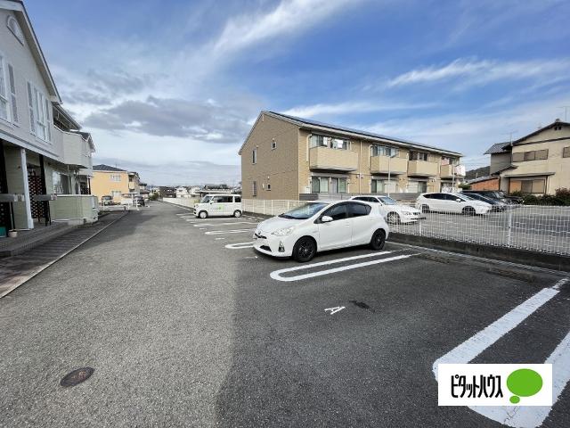 ア・ラ・モード井辺（202） 駐車場