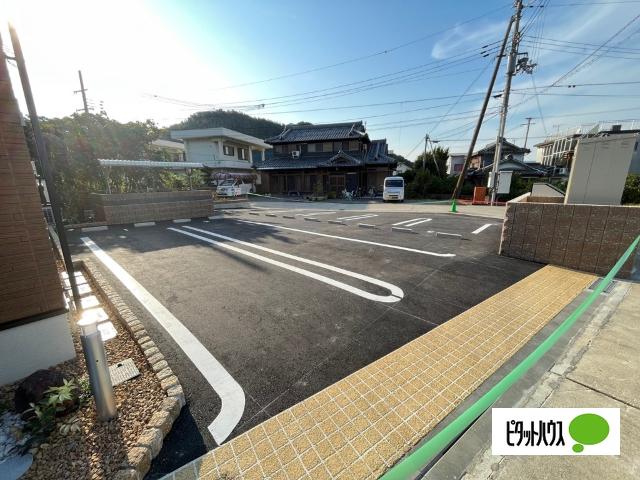 カピリナ（101） 駐車場