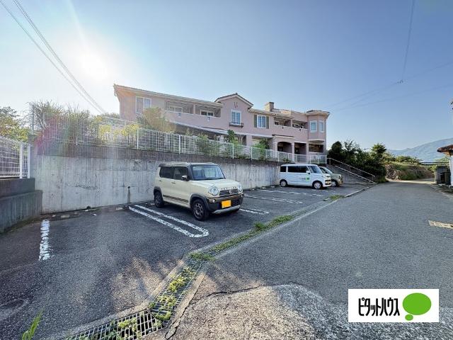エリタージュ（202） 駐車場