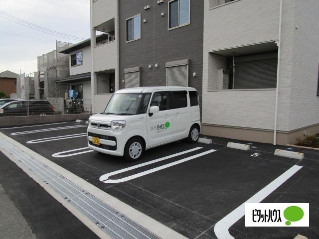 コンフォール（102） 駐車場