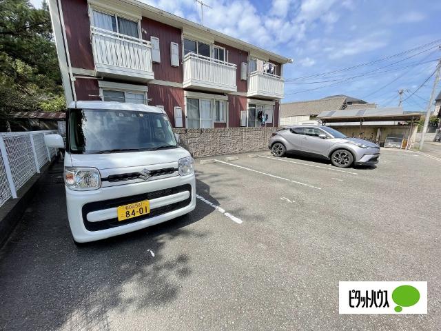 シャン・ルミエール（202） 駐車場