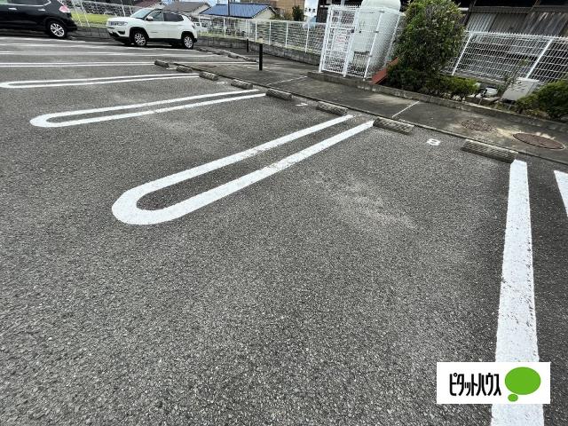カーサ・フィオーレⅠ（201） 駐車場