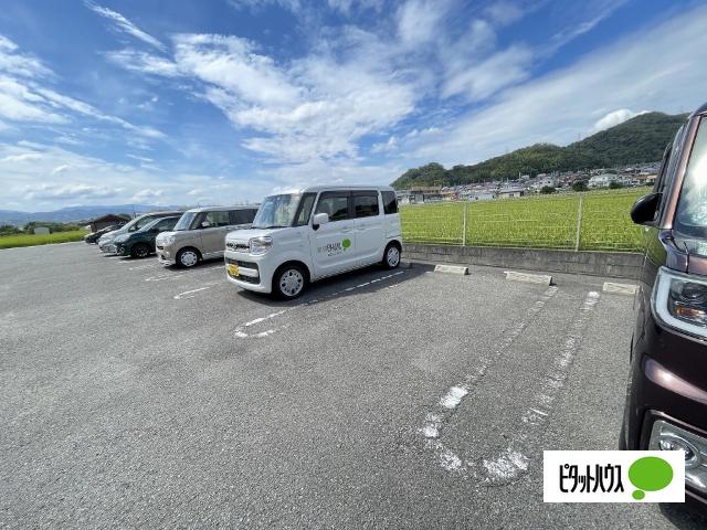 サウス・ハピネス　Ⅲ（205） 駐車場
