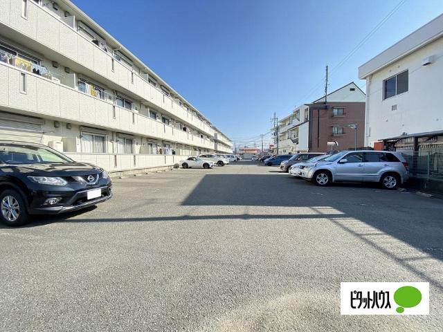 ファミリーメイト矢田　Ａ棟（A302） 駐車場