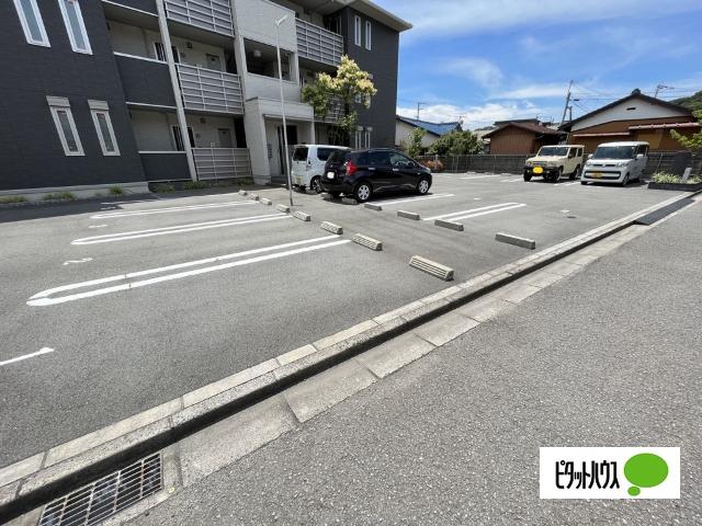 ミル・クレール 和歌浦東（202） 駐車場