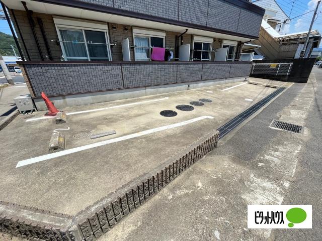 ベルラフィーネ（105） 駐車場