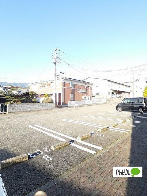 セレノ・カーサＢ（202） 駐車場